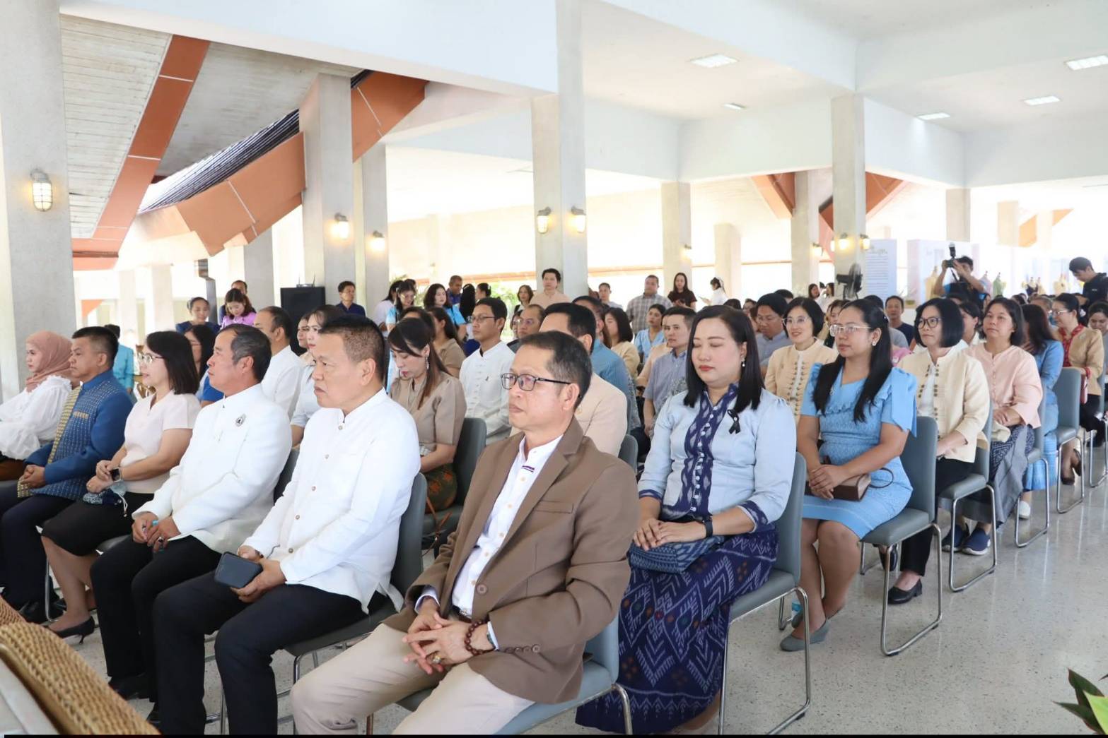 title - ศพส. จัดงาน “รักแห่งศิลป์ รักแห่งแผ่นดิน” เพื่อน้อมรำลึกในพระมหากรุณาธิคุณของสมเด็จพระนางเจ้าสิริกิติ์ พระบรมราชินีนาถ พระบรมราชชนนีพันปีหลวง ณ ศูนย์ส่งเสริมและพัฒนาอาชีพเสริมนอกภาคการเกษตร (ศูนย์ศิลปาชีพบางไทรฯ เดิม)
